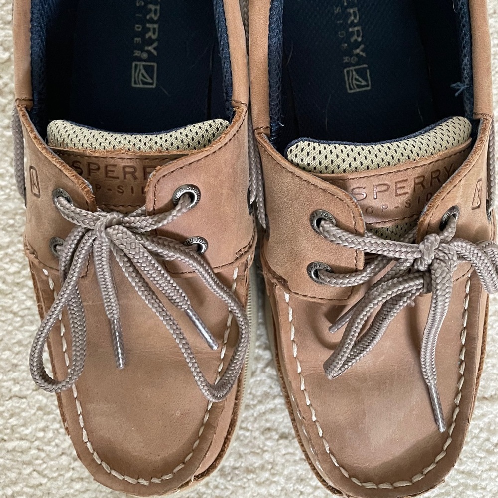 Boys Sperry shoes (size 4M).